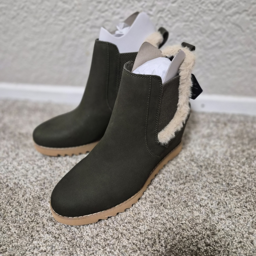 NEW TOMS maddie boot Sz 8.5